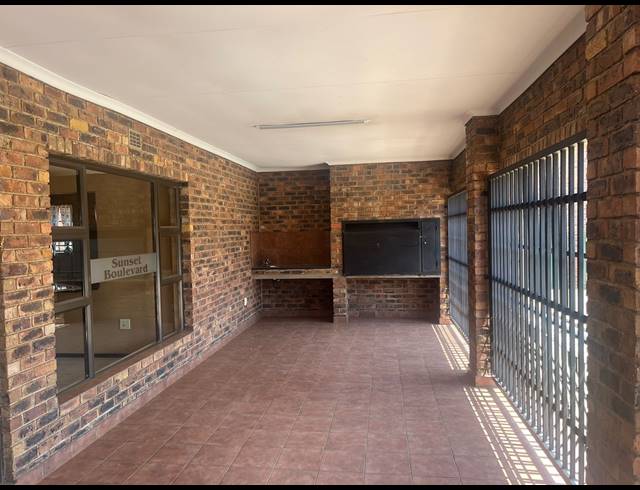 2 BEDROOM APARTMENT TO LET IN SONNEVELD